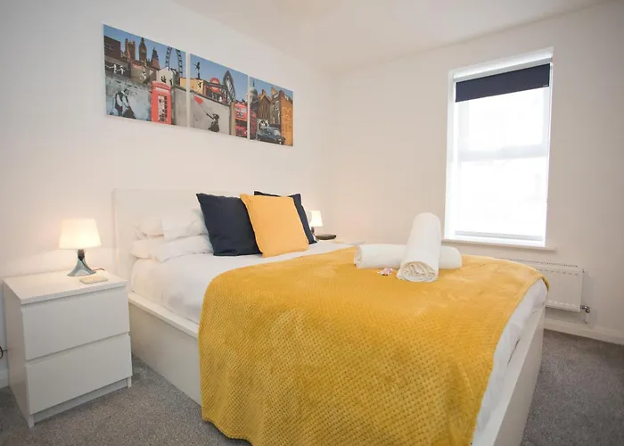 Sea Air By Bournecoast - A Two Bedroom Apartment With Parking - Minutes To The Sandy Beaches - Fm10676