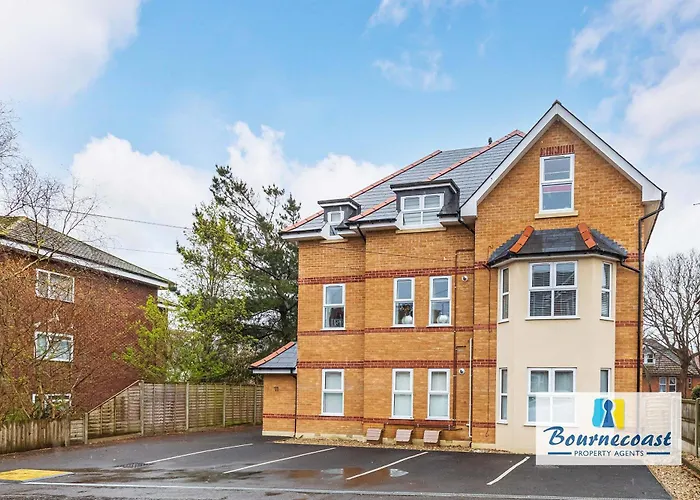 Sea Air By Bournecoast - A Two Bedroom Apartment With Parking - Minutes To The Sandy Beaches - Fm10676